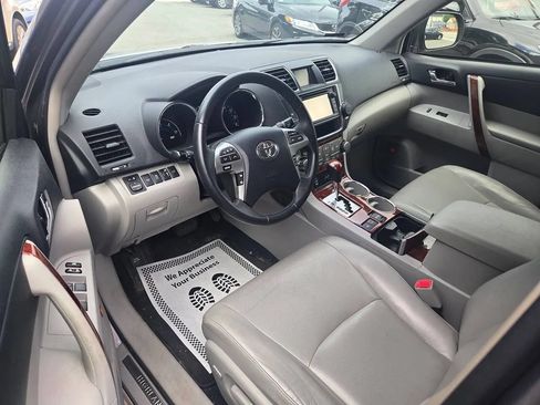 Used 2013 Toyota Highlander Limited AWD/4WD image 27