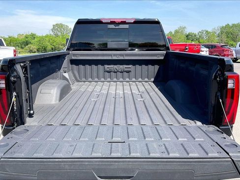 Used 2025 GMC Sierra 2500 Denali Ultimate image 9