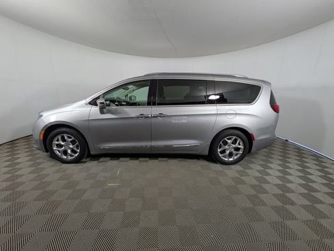 Used 2019 Chrysler Pacifica Limited FWD image 21