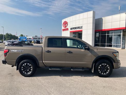 Used 2021 Nissan Titan PRO-4X w/ Pro-4x Convenience Package AWD/4WD image 8