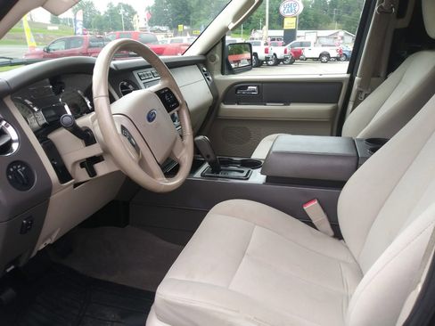 Used 2011 Ford Expedition EL XLT image 4