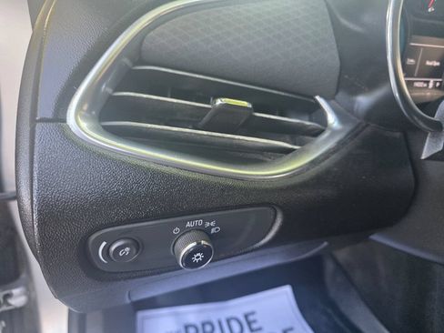 Used 2018 Chevrolet Malibu LT FWD image 23