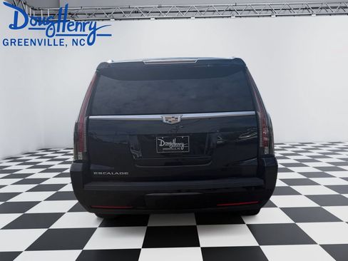 Used 2020 Cadillac Escalade ESV Premium Luxury AWD/4WD image 4