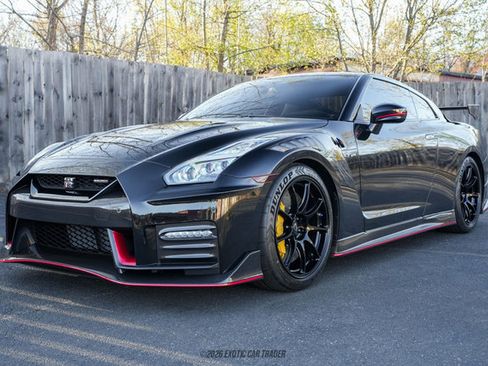 Used 2023 Nissan GT-R NISMO w/ Floor Mat Package AWD/4WD image 14