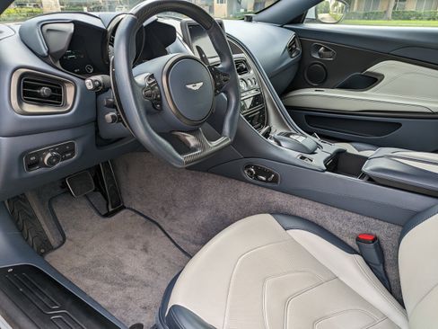 Used 2020 Aston Martin DBS Superleggera Volante RWD image 19