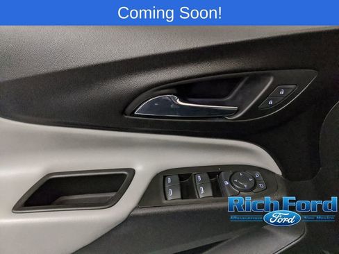 Used 2021 Chevrolet Equinox LT w/ Driver Convenience Package image 15