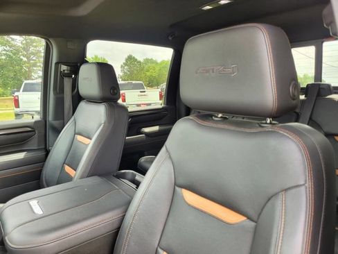 Used 2024 GMC Sierra 2500 AT4 w/ Technology Package AWD/4WD image 32