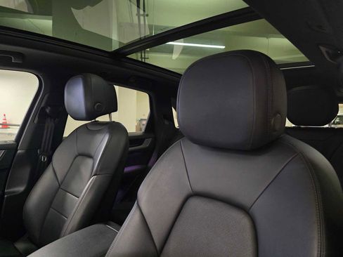 Used 2024 Porsche Cayenne image 24