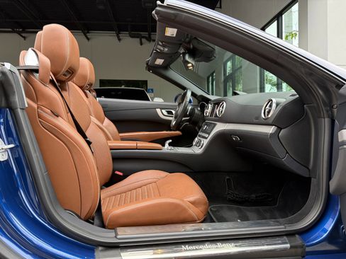 Used 2017 Mercedes-Benz SL 550 image 30