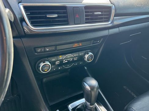 Used 2018 MAZDA MAZDA3 Grand Touring w/ Premium Equipment Package image 18