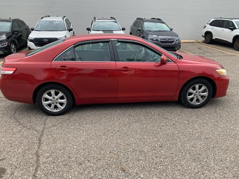 Used 2011 Toyota Camry LE FWD image 4