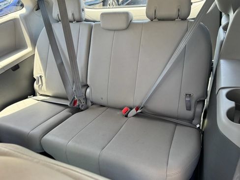 Used 2017 Toyota Sienna XLE FWD image 12