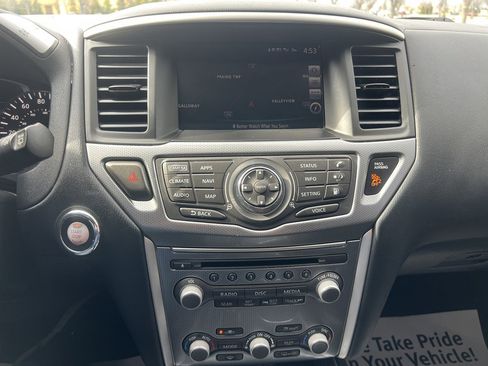Used 2020 Nissan Pathfinder SL image 23