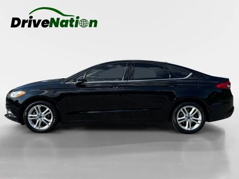 Used 2018 Ford Fusion SE w/ Fusion SE Technology Package FWD image 8