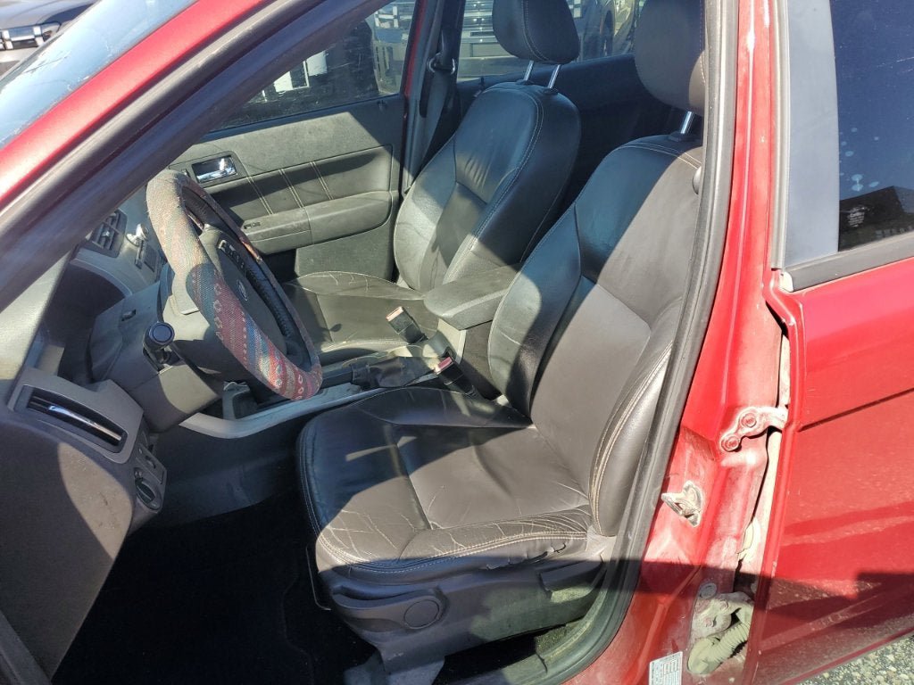 Used 2010 Ford Focus SEL FWD image 9