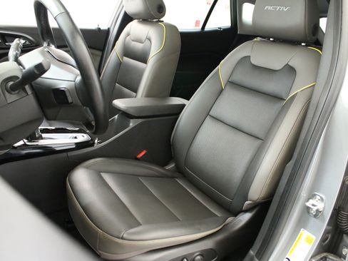 Used 2024 Chevrolet Trax ACTIV w/ Sunroof Package FWD image 24