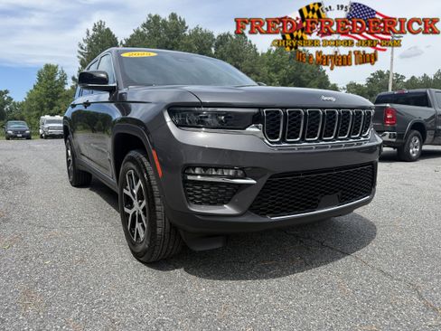 Used 2025 Jeep Grand Cherokee Limited AWD/4WD image 1