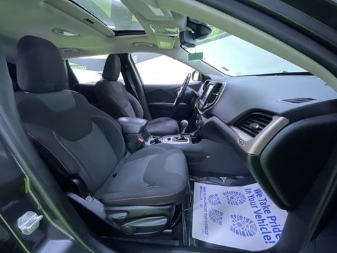 Used 2016 Jeep Cherokee Latitude w/ Cold Weather Group image 30