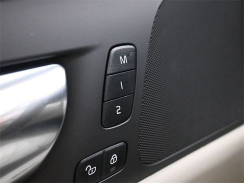 Used 2022 Volvo V60 T5 Cross Country w/ Advanced Package image 28