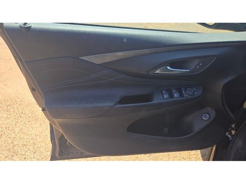 Used 2025 Buick Envista Sport Touring w/ Convenience II Package FWD image 19