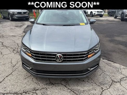 Used 2017 Volkswagen Passat 1.8T SE FWD image 2