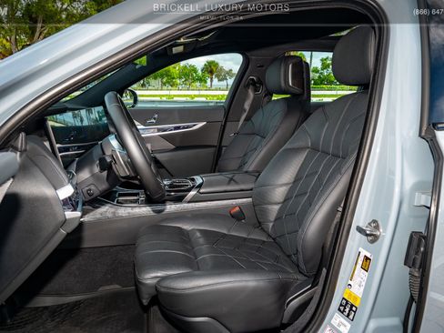Used 2024 BMW 760i xDrive w/ Executive Package image 8