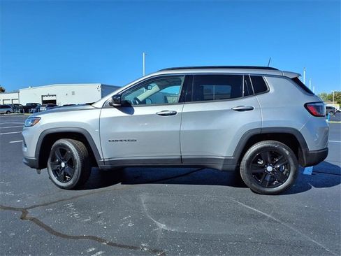 Used 2022 Jeep Compass Latitude image 27
