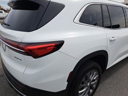 Certified 2025 Buick Enclave Preferred image 19