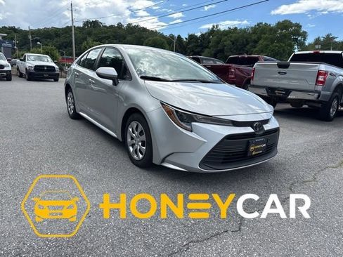Used 2024 Toyota Corolla LE FWD image 1