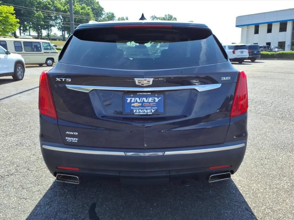 Used 2017 Cadillac XT5 Premium Luxury w/ Driver Assist Package AWD/4WD image 4