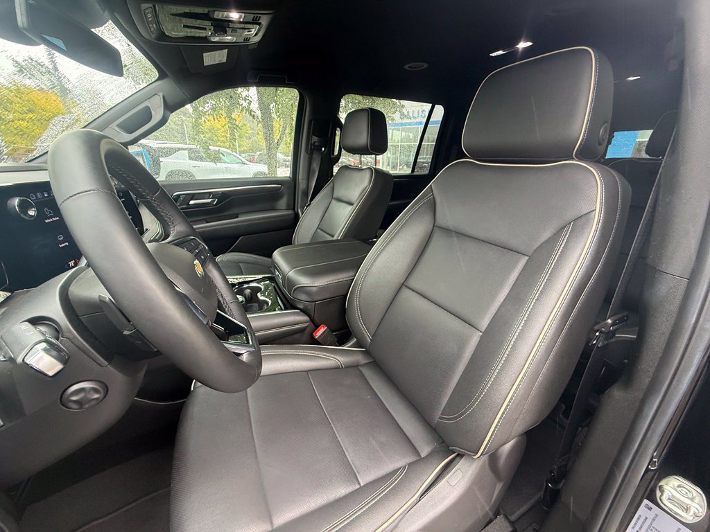 Used 2026 Chevrolet Suburban Premier AWD/4WD image 27