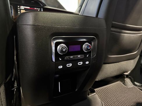 Used 2023 GMC Yukon Denali Ultimate AWD/4WD image 27