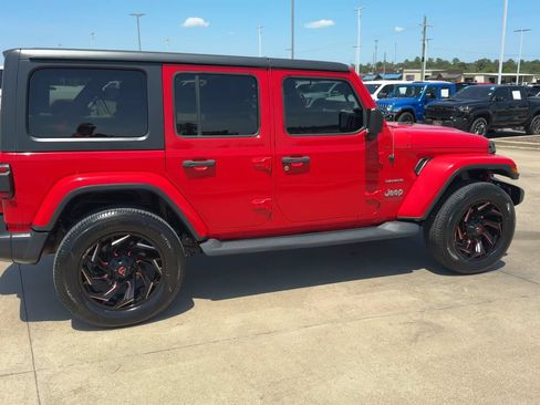 Used 2019 Jeep Wrangler Unlimited Sahara w/ Safety Group AWD/4WD image 8