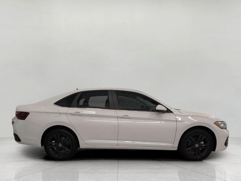 Used 2023 Volkswagen Jetta SE FWD image 11