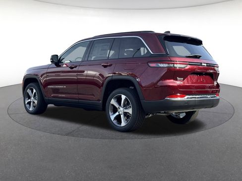 New 2025 Jeep Grand Cherokee Limited w/ Luxury Tech Group II image 3