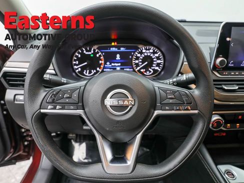 Used 2023 Nissan Altima 2.5 SV image 10