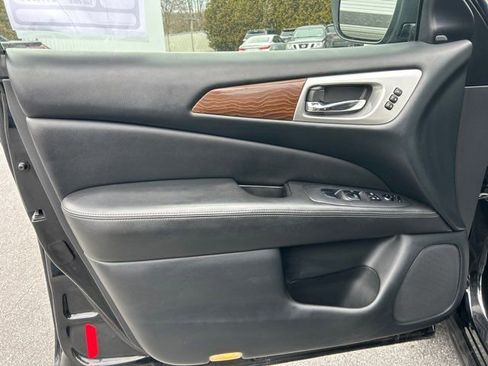 Used 2018 Nissan Pathfinder Platinum image 12