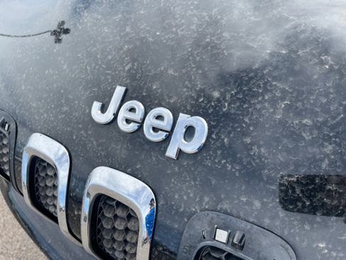 Used 2015 Jeep Cherokee Sport image 23