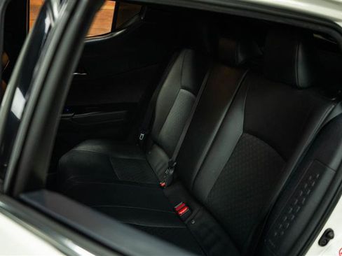 Used 2019 Toyota C-HR Limited FWD image 10