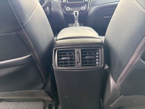 Used 2018 Nissan Rogue SL FWD image 18