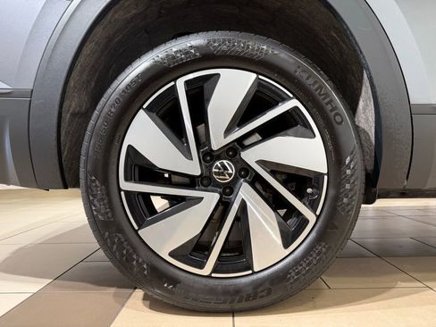 Used 2025 Volkswagen Atlas SE image 9