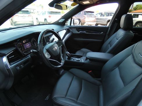 Used 2021 Cadillac XT6 Premium Luxury image 12