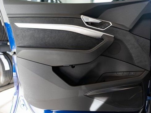 Used 2022 Audi e-tron S Prestige image 9