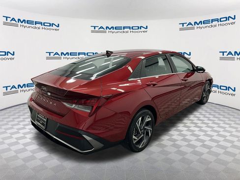 Used 2025 Hyundai Elantra SEL w/ Cargo Package FWD image 5