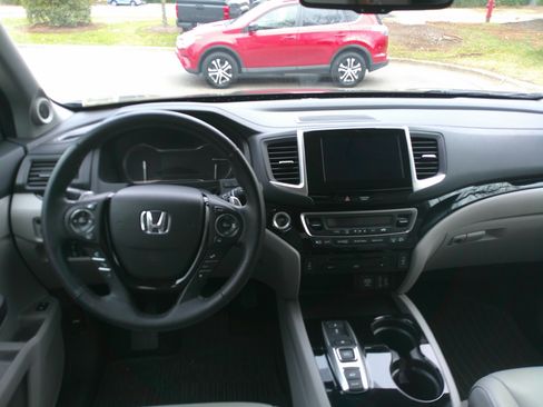 Used 2018 Honda Pilot Touring image 31