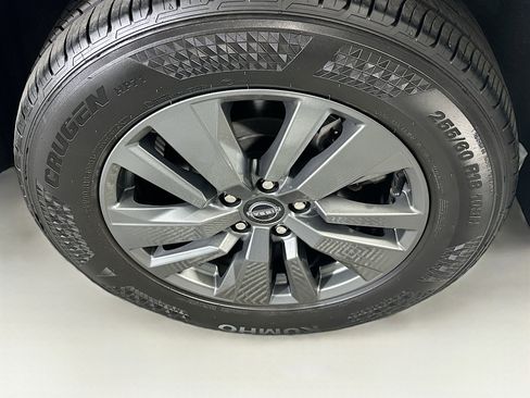 Used 2024 Nissan Pathfinder SV image 11