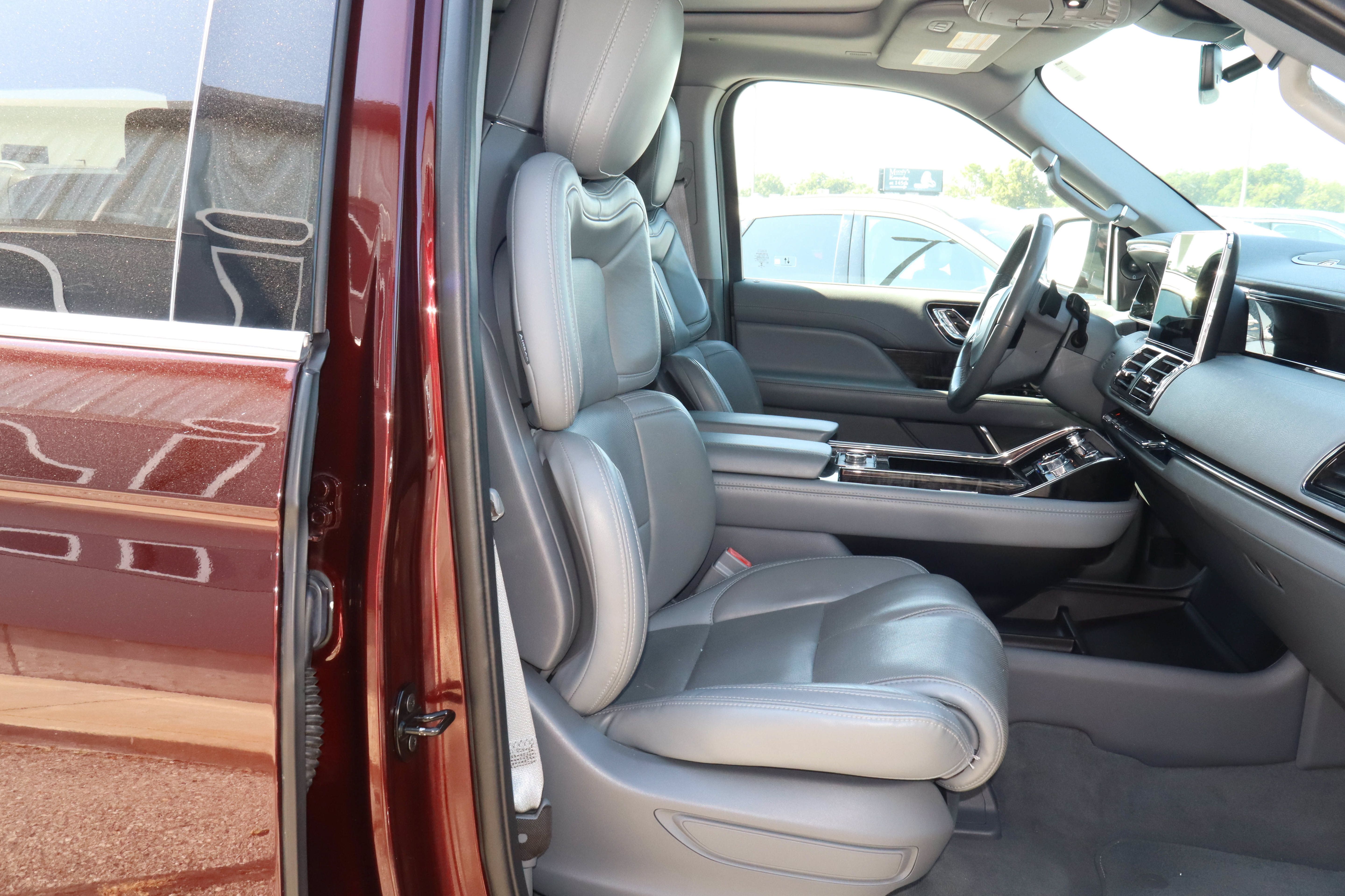 Used 2021 Lincoln Navigator Reserve AWD/4WD image 27
