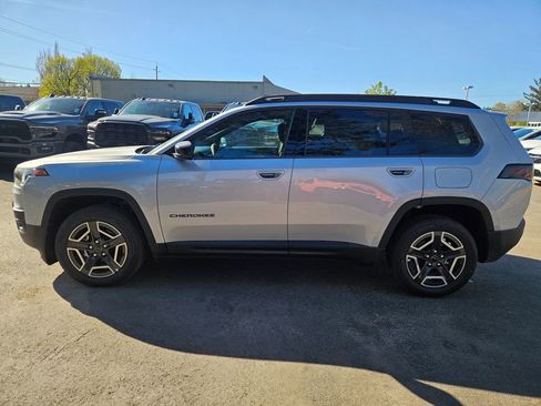 New 2026 Jeep Cherokee Laredo image 4