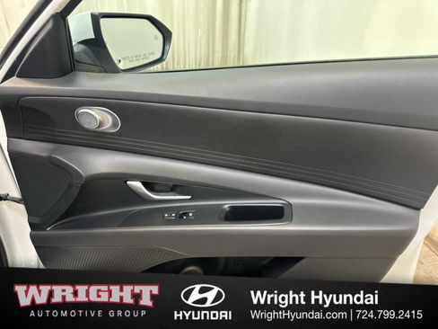 Certified 2025 Hyundai Elantra SE image 17