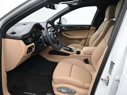 Certified 2026 Porsche Macan AWD/4WD image 4